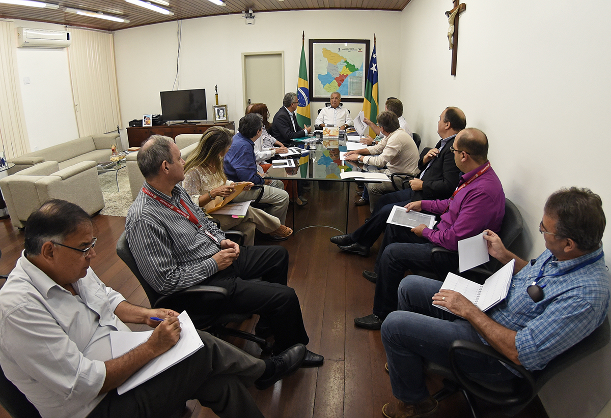 Governador reúne equipe para avaliar investimentos em saneamento e abastecimento de água