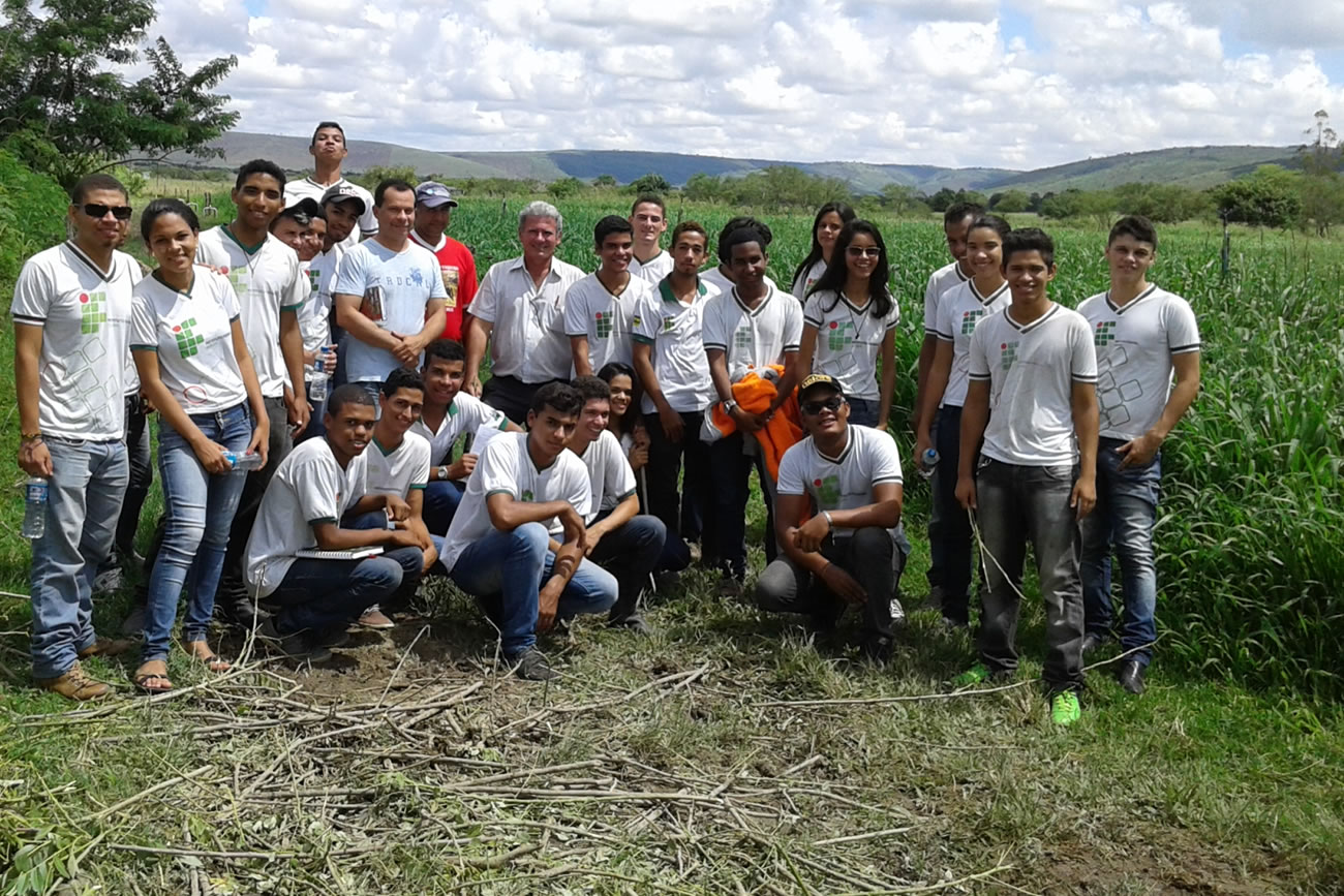 Alunos do IFS conhecem “Balde Cheio” da Cohidro em Tobias Barreto