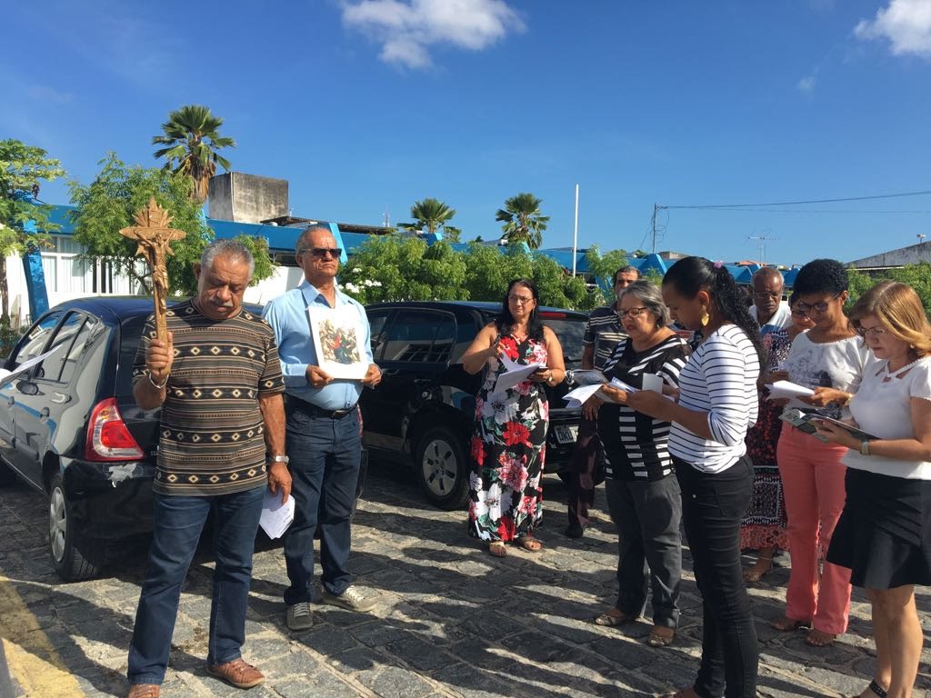 Servidores da Cohidro remontam Via Sacra na empresa