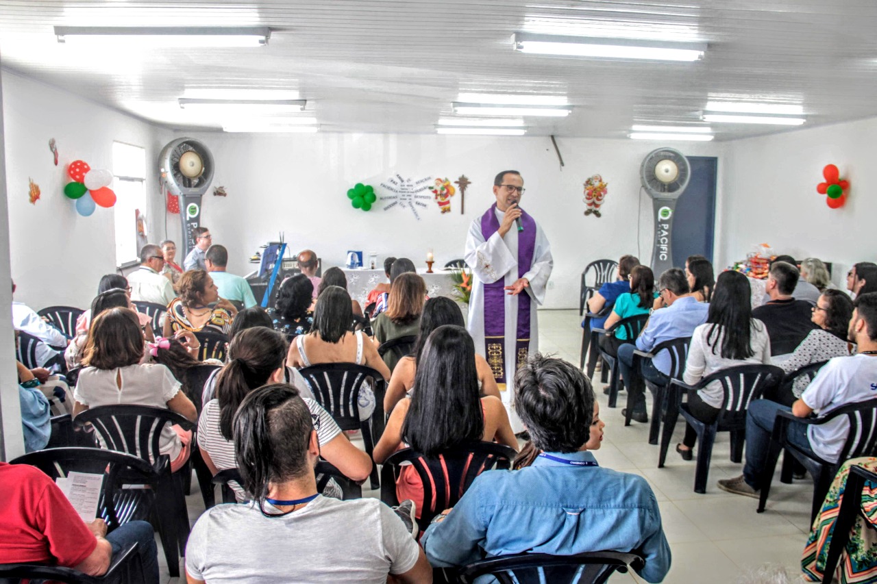 [galeria de fotos]  Natal da Cohidro tem missa e distribuição de presentes e doações