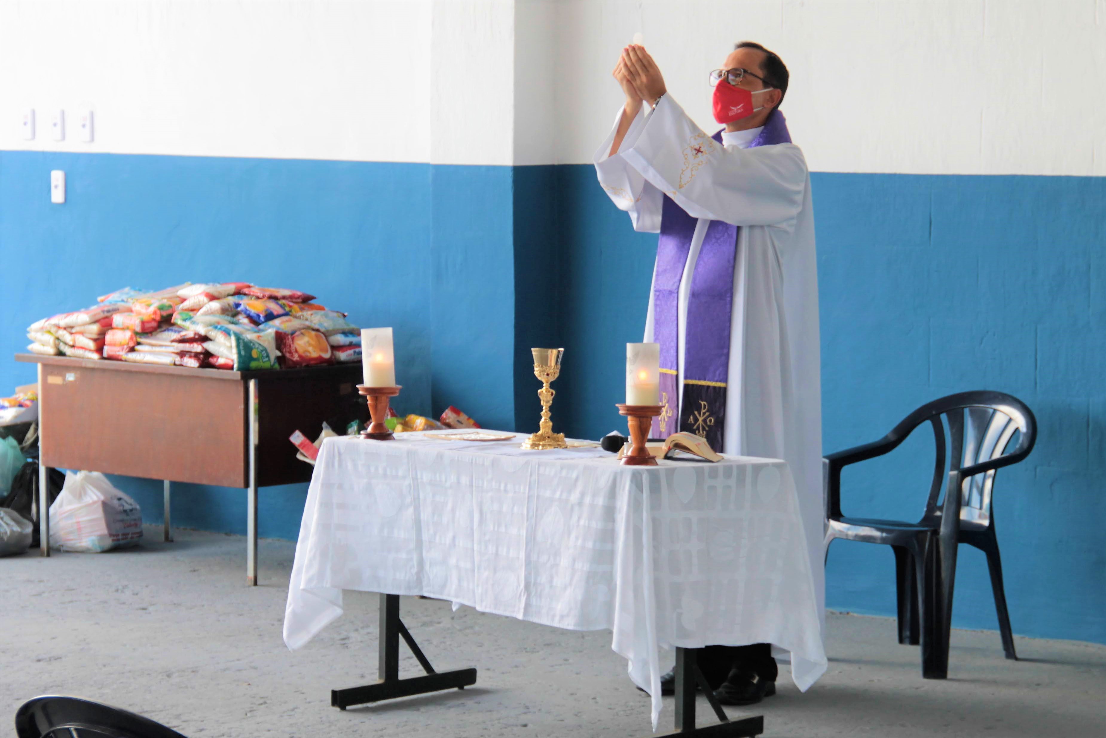 [Fotos] Cohidro realiza Missa de Natal com precauções sanitárias na sede Aracaju