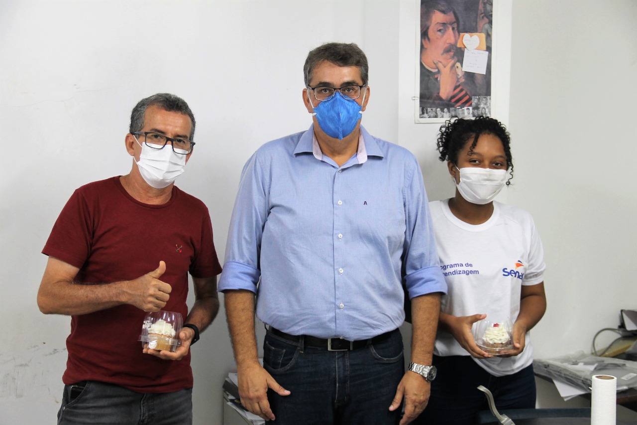 [fotos] Mesmo sem festa, funcionários comemoram os 38 anos da Cohidro