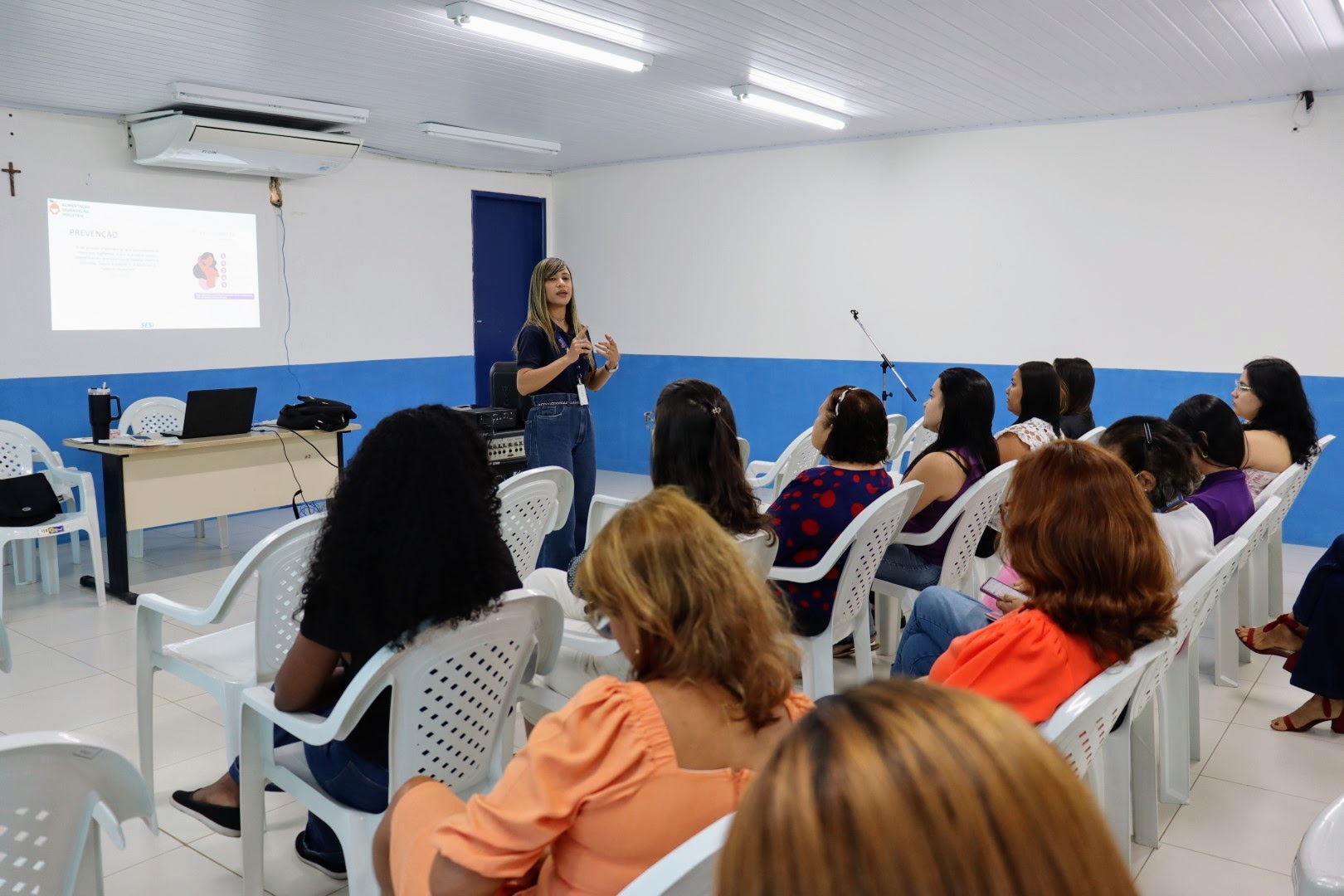 [galeria de fotos] Palestra do Outubro Rosa abordou alimentação saudável para a mulher