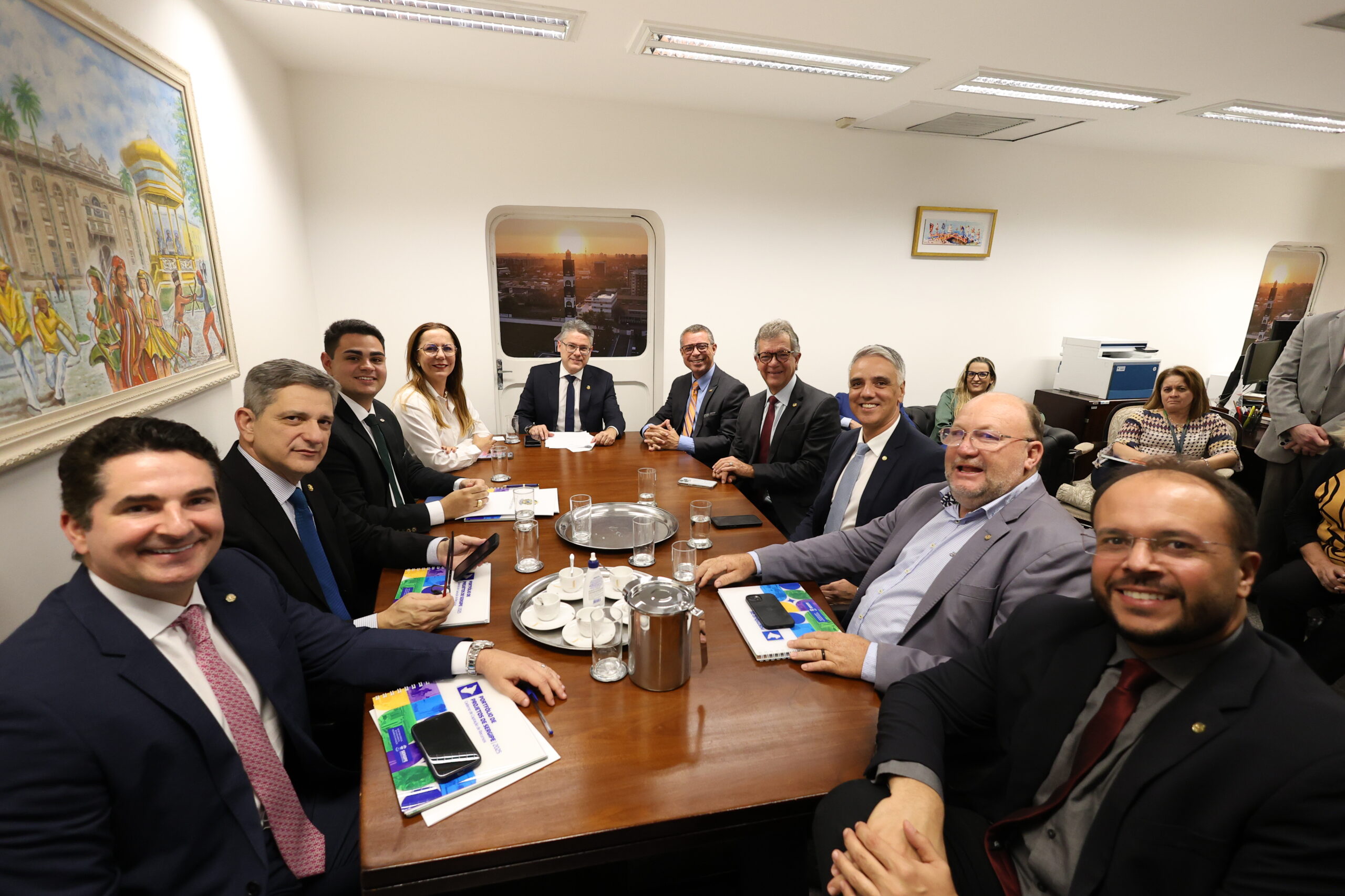 Governador de Sergipe e bancada parlamentar discutem captação de recursos federais para 2025