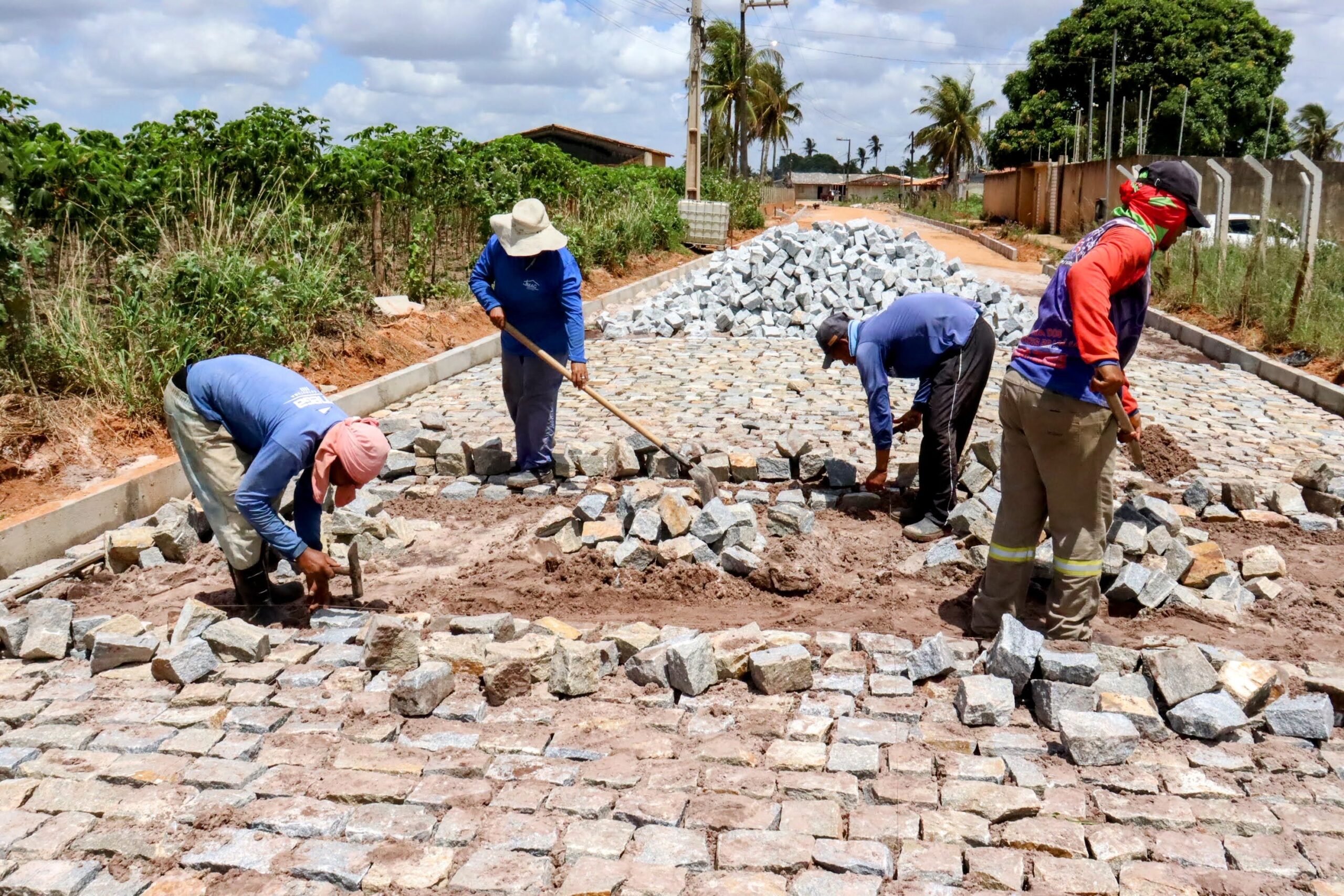 Pavimentação granítica interliga povoados no interior sergipano e retira população da lama e poeira