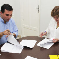Secretária de Inclusão, Marta Leão e o presidente da Cohidro, José Carlos Felizola Filho assinam convênio - Foto Ascom/SEIDH