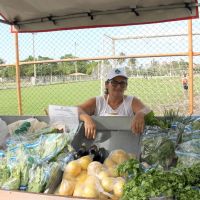 Josileide Martins de Carvalho Nascimento (Dona Dicuri) é quem comparece às feiras para vender os produtos gerados no lote familiar e orgânico em Lagarto - foto Fernando Augusto (Ascom Cohidro)