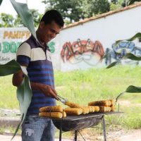 Na palha, descascado e até assado na hora, é possível comprar o milho no Povoado do Brejo, próximo do Perímetro Piauí - Foto Fernando Augusto (Ascom Cohidro)
