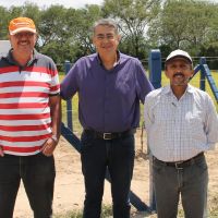 No novo poço, o diretor Paulo Sobral ladrado dos engenheiros civis Clayton Araújo e Valdir Pinto, responsáveis pela obra - Foto Fernando Augusto-Ascom Cohidro