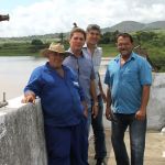 Operadores de bomba e técnicos com o diretor João Fonseca, aguardando anciosamente o Jacarecica I voltar a operar - Foto Fernando Augusto (Ascom-Cohidro)