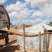 Os servidores optaram por contribuir com os carros-pipa.