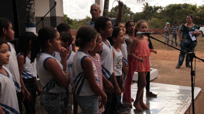 Apresentação das crianças da Escola Municipal Monsenhor Jason Barbosa Coelho