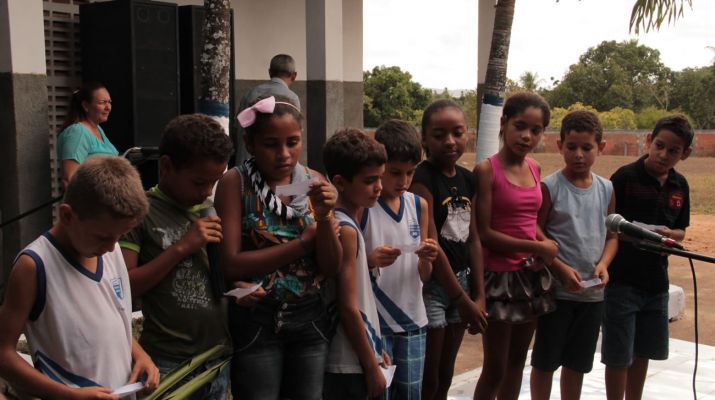 Apresentação das crianças da Escola Municipal Monsenhor Jason Barbosa Coelho