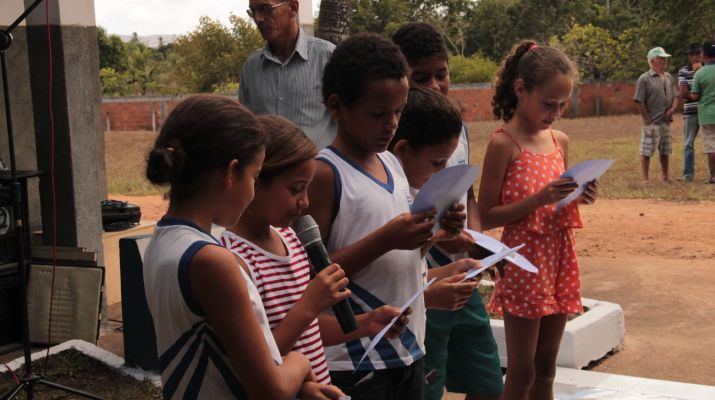 Apresentação das crianças da Escola Municipal Monsenhor Jason Barbosa Coelho