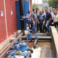 Diretores da Cohidro demostram a Jackson Barreto o potencial de bombeamento da EB-02