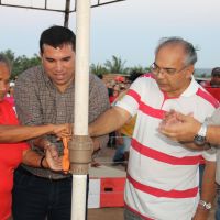 Moradores, presidente Felizola, secretário Antônio Carlos e o diretor Paulo Sobral, da Cohidro - foto: Ascom/Cohidro.