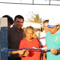 Própria população do do Caraíbas é quem inaugura a obra - foto: Ascom/Cohidro.