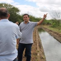 Presidente Felizola vistoria obras nos canais do Califórnia