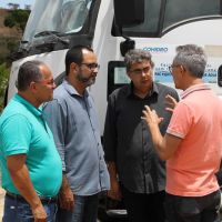 Carlos Tadeu, diretores Jorge Kleber (Diraf) e Paulo Sobral (Dinfra), prefeito Marcos - Foto: Michaele Santiago - Ascom/Cohidro