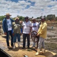 Produtores e servidores se juntam para o mutirao da limpeza nas EBs - foto Edmilson Cordeiro