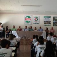 Autoridades, agricultores, técnicos da Cohidro e os jovens da B5. Fotos: B5-Jovem