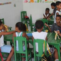 Alunos da educação infantil do Centro Comunitário Sócio-Cultural da Barra dos Coqueiros