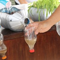 Experimento dos estudantes mostra ação da água em solo puro