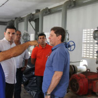Felizola pôde conhecer a estrutura reformada na EB2 do Piauí, que só aguarda a chegada das bombas novas, via Proinveste