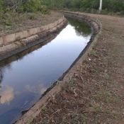 Fase inicial da obra que fez a limpeza da vegetação às margens do Canal
