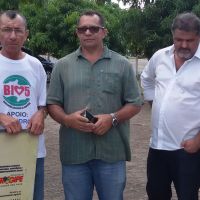 o agricultor da Bio5 Gercino Teles, o gerente Edmilson Cordeiro e o vereador Rildo Joaquim