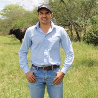 o Zootecnista Thiago dos Santos Almeida