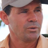 Filho de agricultor, de quem seguiu os ensinamentos na produção de alimentos, Levi Alves