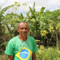 José Wilson é presidente da associação de moradores, cuida do sistema e planta macaxeira, goiaba, graviola e laranja - foto Fernando Augusto (Ascom-Cohidro)