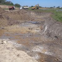 Obras na barragem do povoado João Ferreira, em Ribeirópolis acompanhada pelo engenheiro civil Valdi Porto Aragão da Cohidro - Foto acervo Dinfra-Cohidro