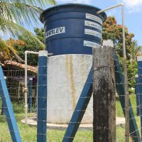 Sistema com poço, bomba, encanamentos, reservatório e chafariz. Casos à parte, população faz a ligação nas casas - Foto Michaelle Santiago (Ascom-Cohidro)