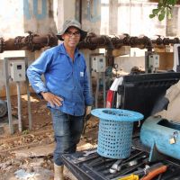 Técnicos também operam enquanto as bombas estão paradas pelo Dia do Rio - foto Fernando Augusto (Ascom-Cohidro)