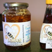 Apicultores ocupam área dentro da reserva legal do Perímetro Irrigado Califórnia, onde as abelhas fazem a coleta de néctar advindo de floradas diversas, proveniente da caatinga, como o umbu, quixadá, algaroba e juazeiro, existente mesmo no tempo da seca - Foto: Shirley Rocha (Cohidro)