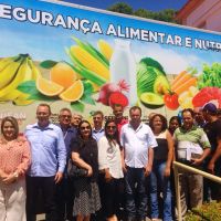 Dois caminhões frigoríficos foram doados à Cooperativas de agricultores - Foto Jonathas Bruno (1)