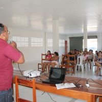 Marcos dá palestra aos moradores do Dom Antônio Martins - foto Fernando Augusto (Ascom-Cohidro)