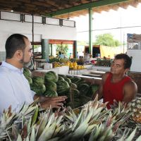Jorge Kleber buscou conhecer realidade dos usuários da antiga Ceasa - foto Fernando Augusto (Ascom Cohidro)