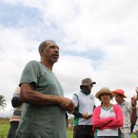 Luiz Gonzaga instrui os técnicos estagiários na elaboração de projetos de irrigação - Foto Fernando Augusto (Ascom Cohidro)