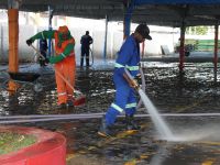 Varrição, capinagem e limpeza da área da Ceasa e feira semanal - foto Fernando Augusto (Ascom Cohidro)