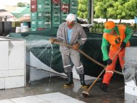 Varrição, capinagem e limpeza da área da Ceasa e feira semanal - foto Fernando Augusto (Ascom Cohidro)
