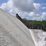 Barragens dos perímetros reservam água dos rios e das chuvas para o bombeamento e uso na irrigação (Foto SRH/Semarh)