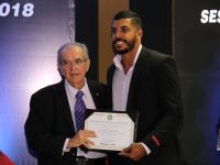 Engenheiro mecânico Caio Santana da Cohidro recebe diploma de conselheiro do Crea-SE - Foto Fernando Augusto (Ascom/Cohidro)
